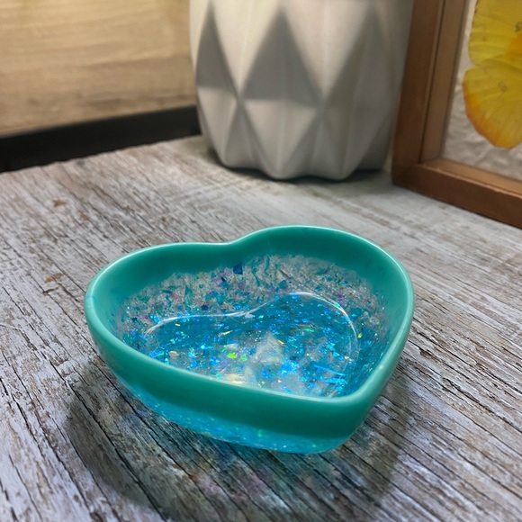 Heart Dish - Teal / Turquoise Rim and Holographic Blue Confetti Base - Picture 5 of 11